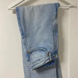 Weekday jeans - Rowe. I bra skick, använda fåtal gånger. Storlek: W 26 L 32. Köparen står för frakt (66kr)