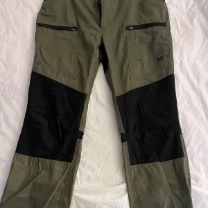”Friluftsbyxor”  - Väldigt sköna gröna friluftsbyxor från lager 157. Herr Avdelningen   köpta för 400kr