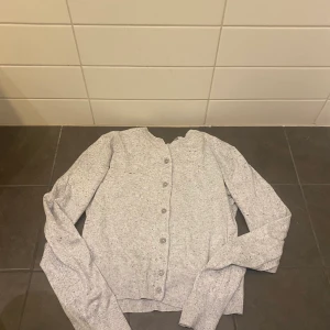 grå kofta - storlek xs