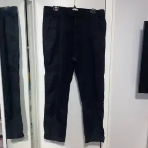 H&M Regular Fit Black Jeans Storlek: M
