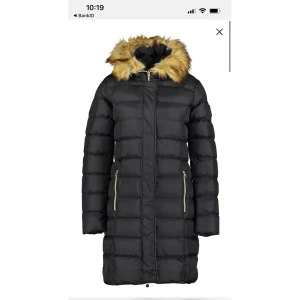 Vinterjacka  - Fin vinterjacka från stadium. Använd fåtal gånger och därför i fint skick.