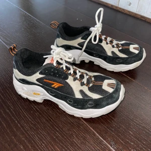 Hitec skor - Säljer mina snygga hitec skor som inte kommer till användning. 250kr +frakt.