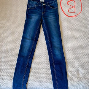 Jeans - 8. Stradivarius storlek 34 (Mycket fint skick!)