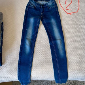 Jeans - 2. Blue Rags storlek 34 (NYSKICK! Endast provad!) 