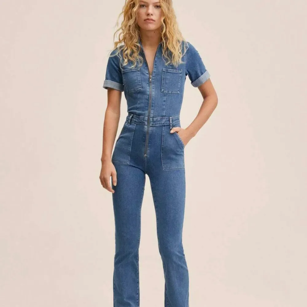 Intressekoll på min jeans jumpsuit! . Jeans & Byxor.