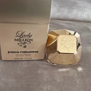 Parfym Lady Million Paco rabanne  - 30 ml Endast taget ett sprut 