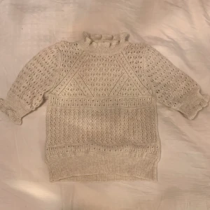 stickad topp - säljer denna söta tröja, köpt på asos i storlek 34 ☺️