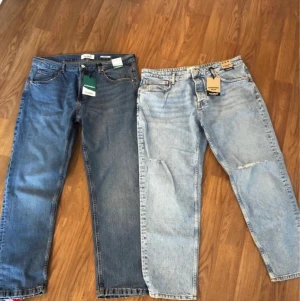 Pull and Bear herrjeans nya  - Helt nya  Nypris 399 Nu 250 styck eller 400 för båda .