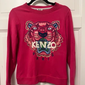Äkta kenzo  - Snygg äkta kenzo tröja.  Sparsamt använd  Xs 