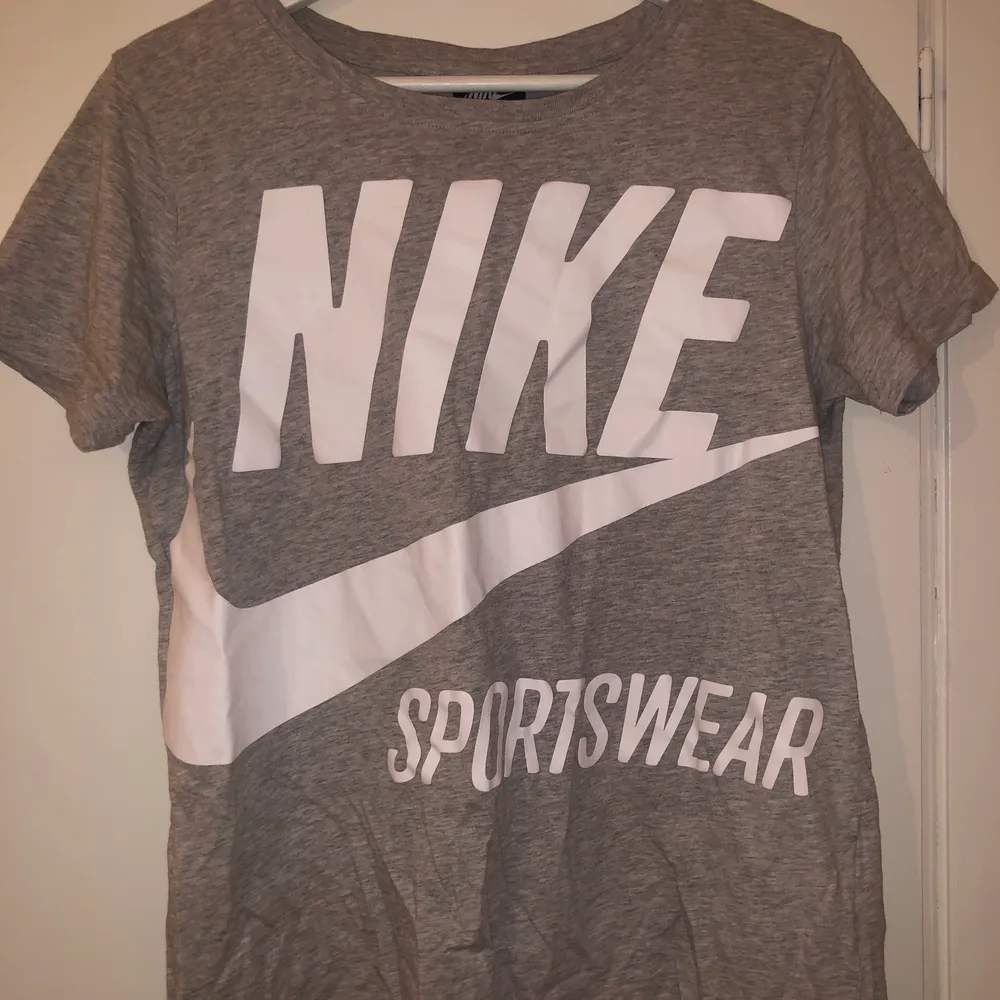 Nike tröja T-shirt . T-shirts.