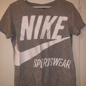 Nike tröja T-shirt 