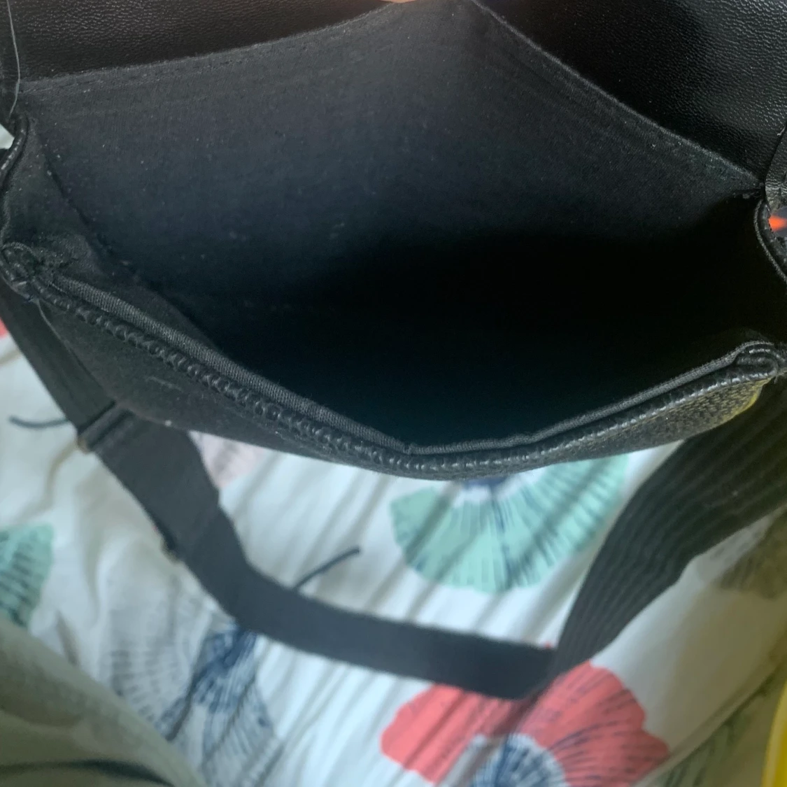 Axelremsväska-svart - 91