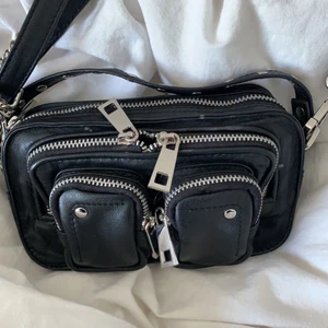 Nunoo väska  - Säljer min nunoo väska då den inte kommer till användning💗 använder fåtal gånger!