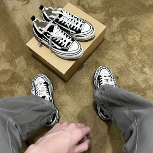 Low-top old cork vulcanized shoes - The unique structural reorganization design of low-top cork vulcanized shoes is full of art and uniqueness, and is sought after by many people.