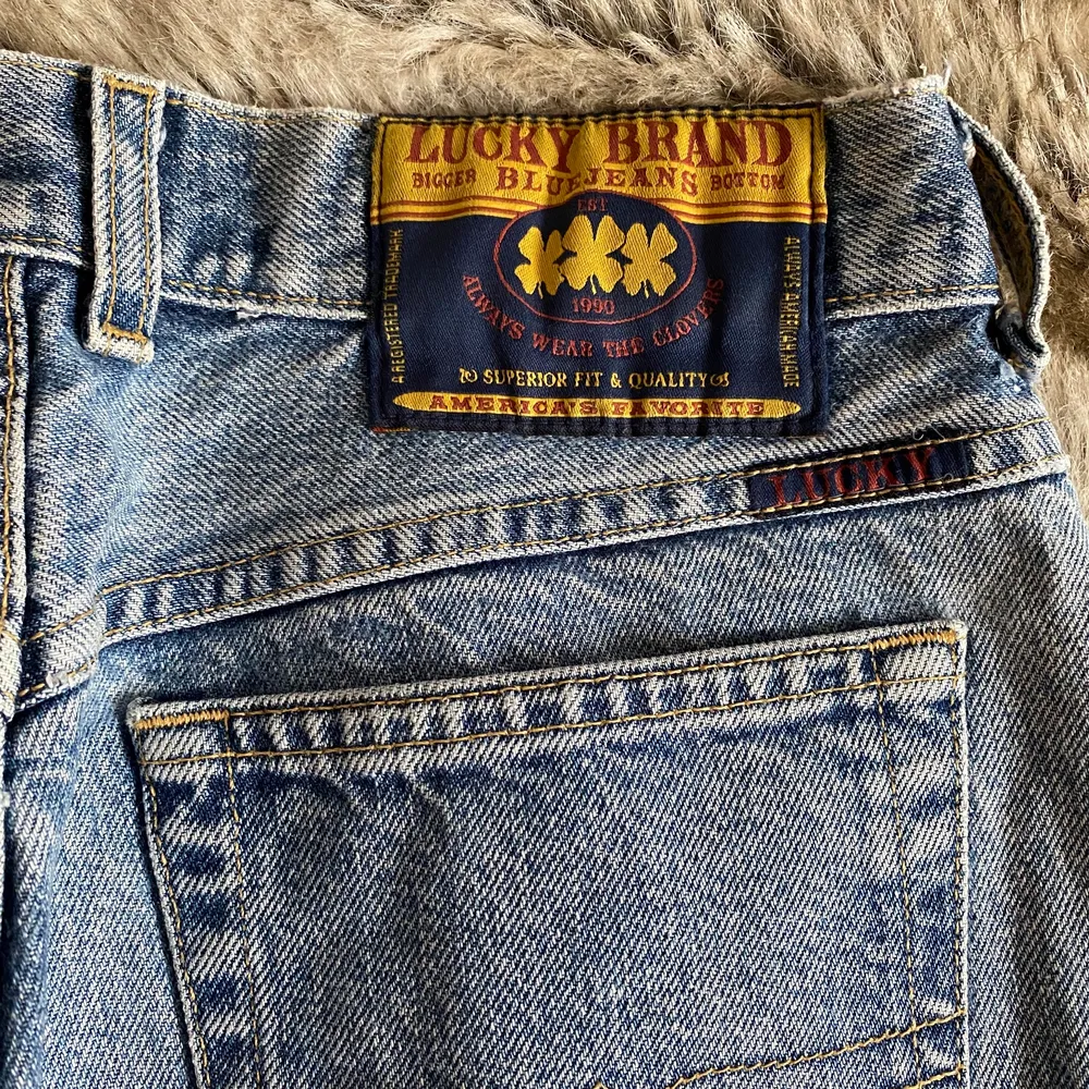 Säljer mina gamla favoriter för att dem sällan kommer till användning. Jeans & Byxor.