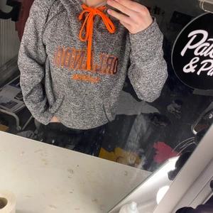 Isaacs designs  - Hoodie ifrån USA bra skick aldrig använd 