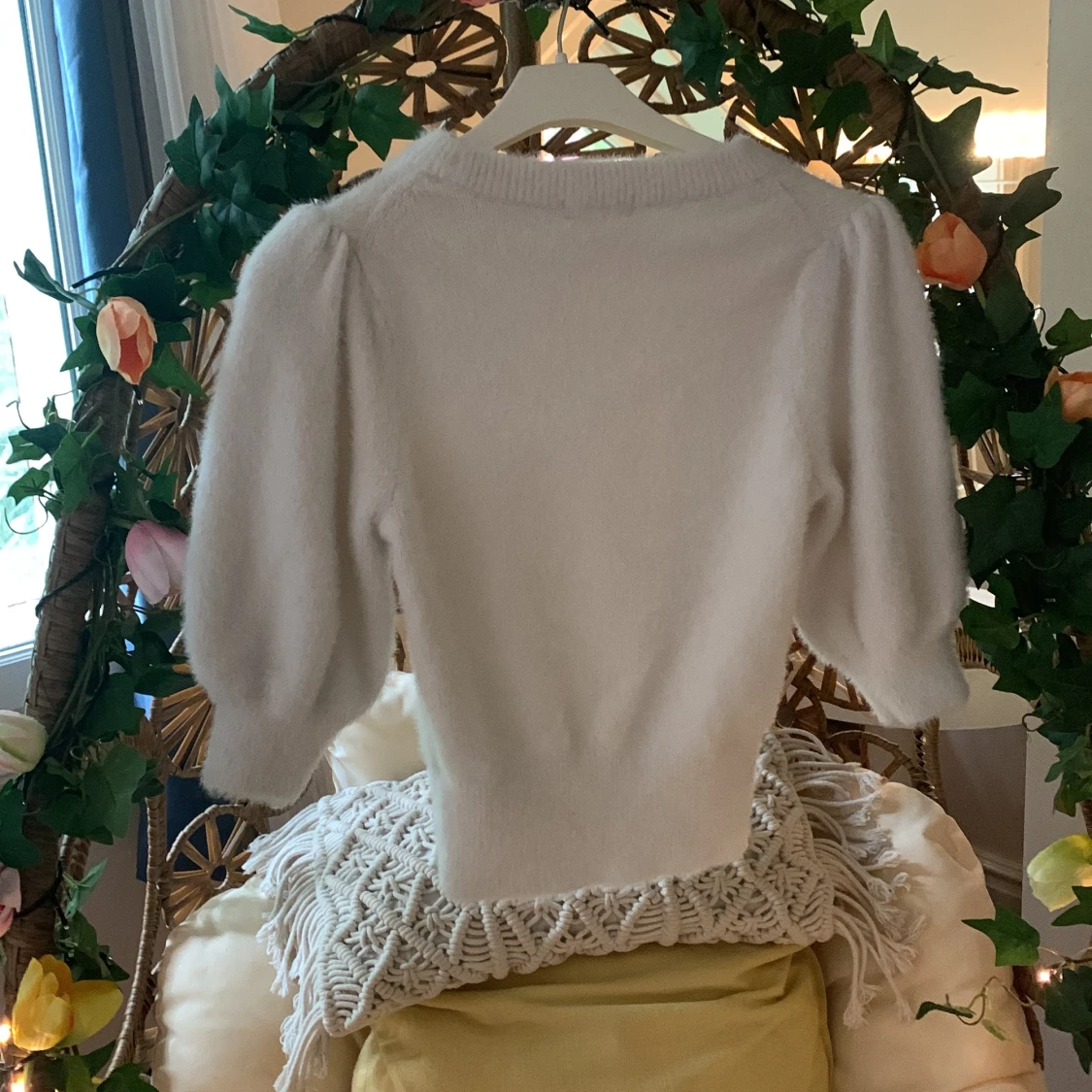 Så gullig fluffig tröja med puff ärmar🤍