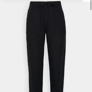 Svarta linnebyxor - Storlek 12 som är lite förstora för mig helt oanvända 