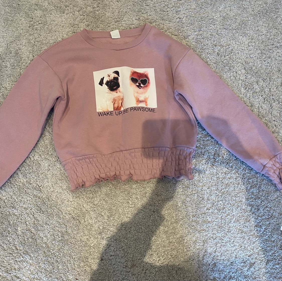 ‼️säljer denna lila tröjan med tryck‼️