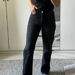 Svarta jeans - Raka jeans från nakd reborn. I en snygg tvättad svart färg🖤
