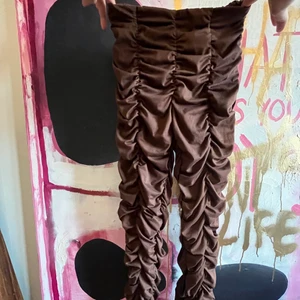 Partajbralla - Snygga till stövlar med klack. Stretchigt material. Snygg passform.