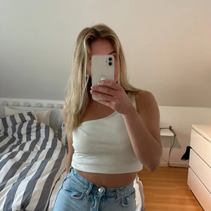 Söt topp - Säljer även denna söta toppen 🤍🤍