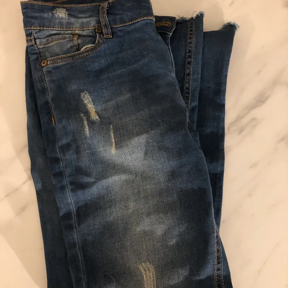 Aldrig använd jeans i storlek 38, var tyvärr för tajta. Jeans & Byxor.