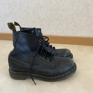 Black Dr Martens - Selling my beloved dr martens because I feel them too small for me now. They are quite used therefore the low price :)