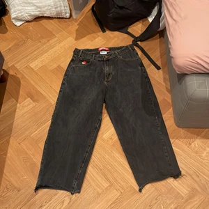 Butter goods byxor - Butter goods jeans i storlek 30 men dom är uppklippta 8cm