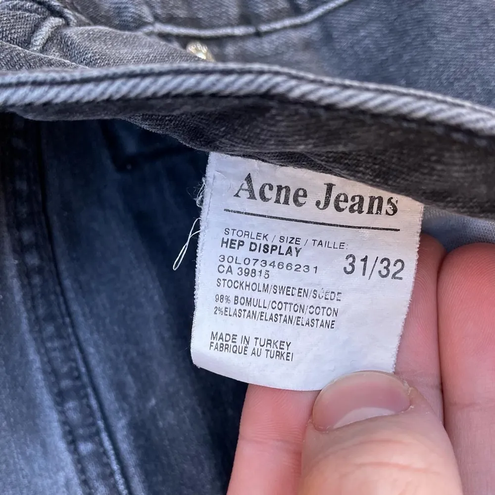 Jeans från Acne. Väldigt fint skick då jag sällan använt de. Sägs vara 31/32 men passar mer som 29/30. Jeans & Byxor.