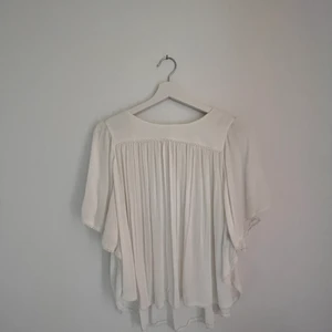 Fin blus  - Fin blus från Kappahl, använd endast 2 gånger inga fläckar eller liknande den är i nyskick