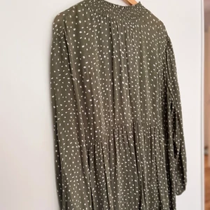 Kaffe klänning  - Klänning från Kaffe i 46 storlek. Använt vid några tillfällen. 