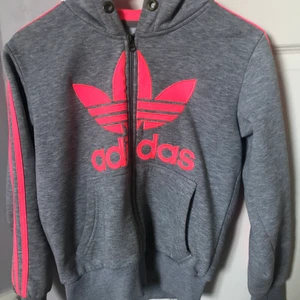 Adidas hoodie - Fin mysig hoodie i bra skick❤️