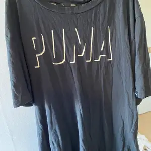 Puma tränings tröja, skönt och tunnt material, storlek s-m