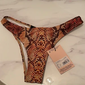 Bikini underdel från Missguided i storlek 34 - Helt ny, endast testad!
