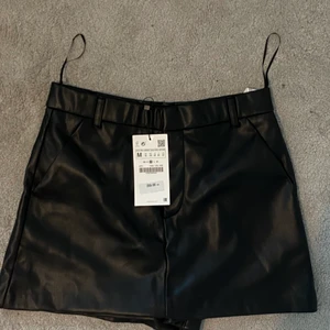 Zara PU skort  - Aldrig använda Zara PU skort dvs kjol/shorts.