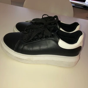 Skor - Fint skick Vet inte vad det är för märke Storlek 37