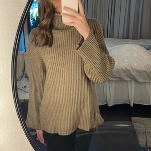 Stickad trlja - Super fin lite längre stickad tröja från gina med slits i sidorna 💖