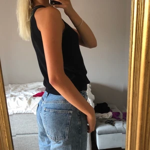 Svart halterneck top - Svart halterneck top från JDY. Aldrig använd. Strl S. Skriv privat vid intresse❤️