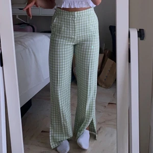 rutiga byxor i linne - Sjukt söta kostymbyxor i linnematerial! En favorit från min garderob men som jag tyvärr inte får användning för längre❤️