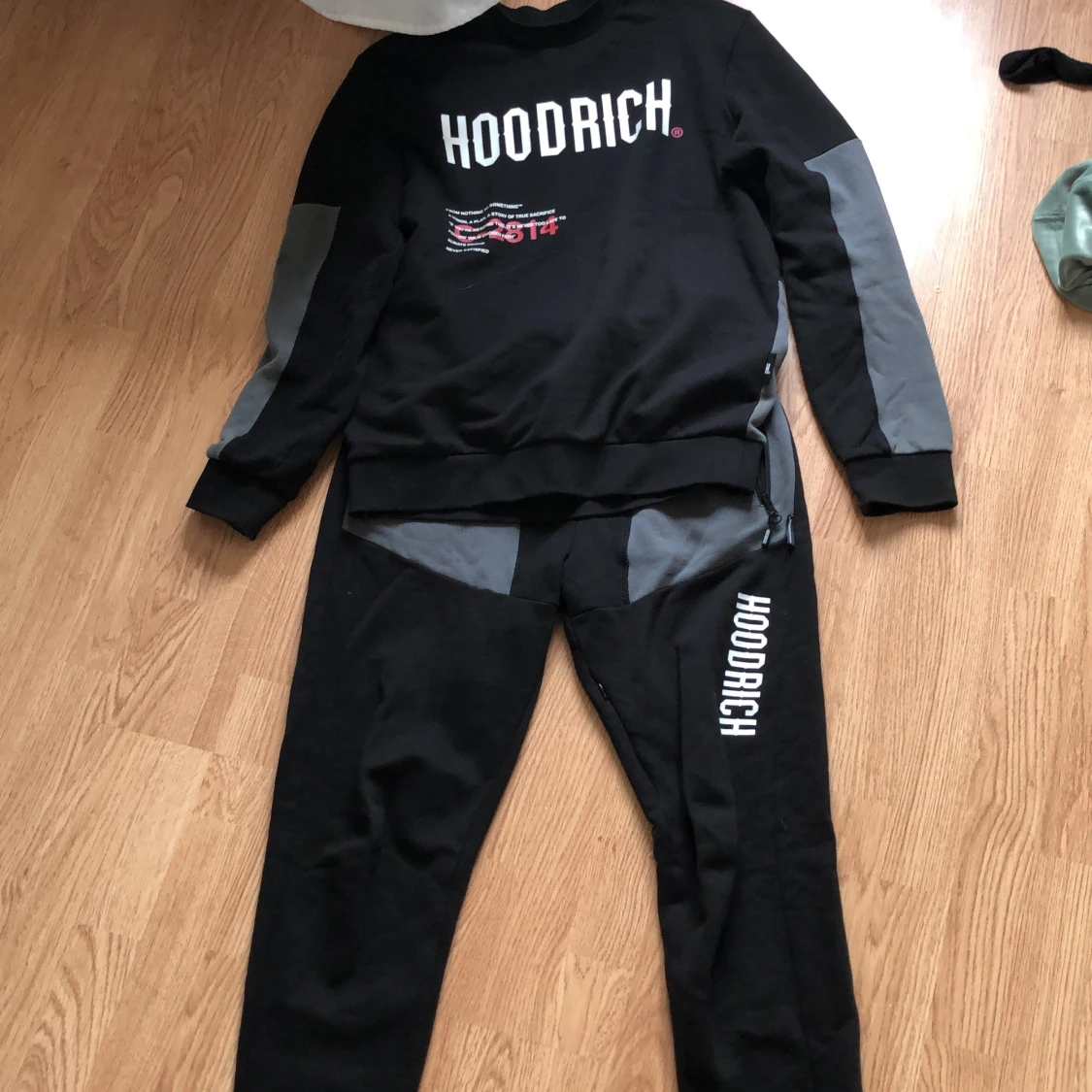 Hoodrich set byxor storlek S Tröja storlek M     vid snabb affär så kan det bli billigare✨💕