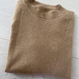 Cashmere Massimo Dutti sweater - Cashmere sweater in a very good condition in a beautiful camel colour