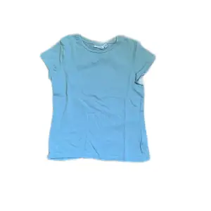 En blå, en beige och en rosa t-shirt. Alla från Kappahl i storlek 146-152❤️ säljer alla 3 för 30kr