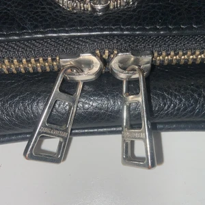 Zadig väska. - Säljer min älskade Zadig väska! Jag använder den inte längre lika mycket och den köptes för ett halvår sedan för 1300 kr! Köp direkt för 800 eller buda från 700! Skriv för fler bilder.