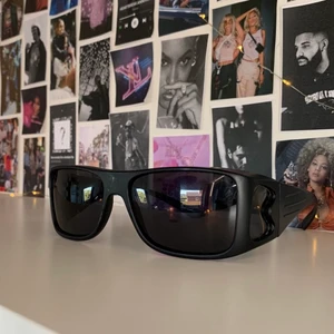 Solglasögon  - Den är som ny och är så fin på! 