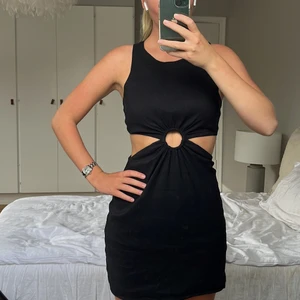 Klänning från Zara - Zara klänning i strl S! Använd 1 gång 