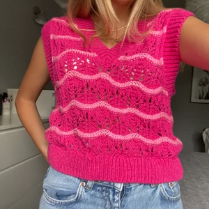 Virkad väst - Virkad väst från zara perfekt både över en bikini på sommaren eller som tröja på vintern🥰🫶