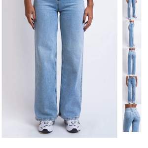 Helt nya jeans från madlady i modellen ”trace högmidjade vida jeans”. Prislappen sitter kvar, endast provade. Egna bilder fixas vid intresse