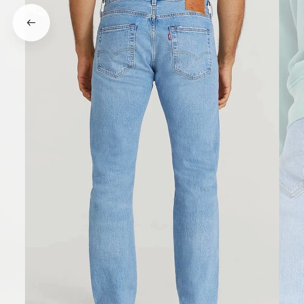 Säljer ett par inprincip helt nya Levis 501 jeans. Använda max 2ggr. Storlek w29 L32. Långa för mig som är 170. Köpte för 1000kr säljer för 400kr. Jeans & Byxor.