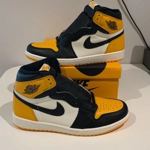Air Jordan 1 high Taxi - Air Jordan 1 Retro high og Taxi i storlek 44. Helt nya och oanvända. Kvitto finns såklart. 